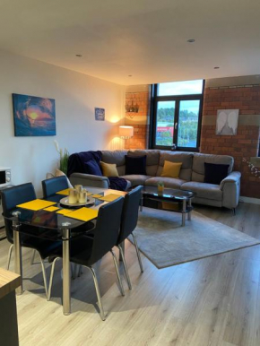 Cosy 2 Bed Duplex City Apartment
